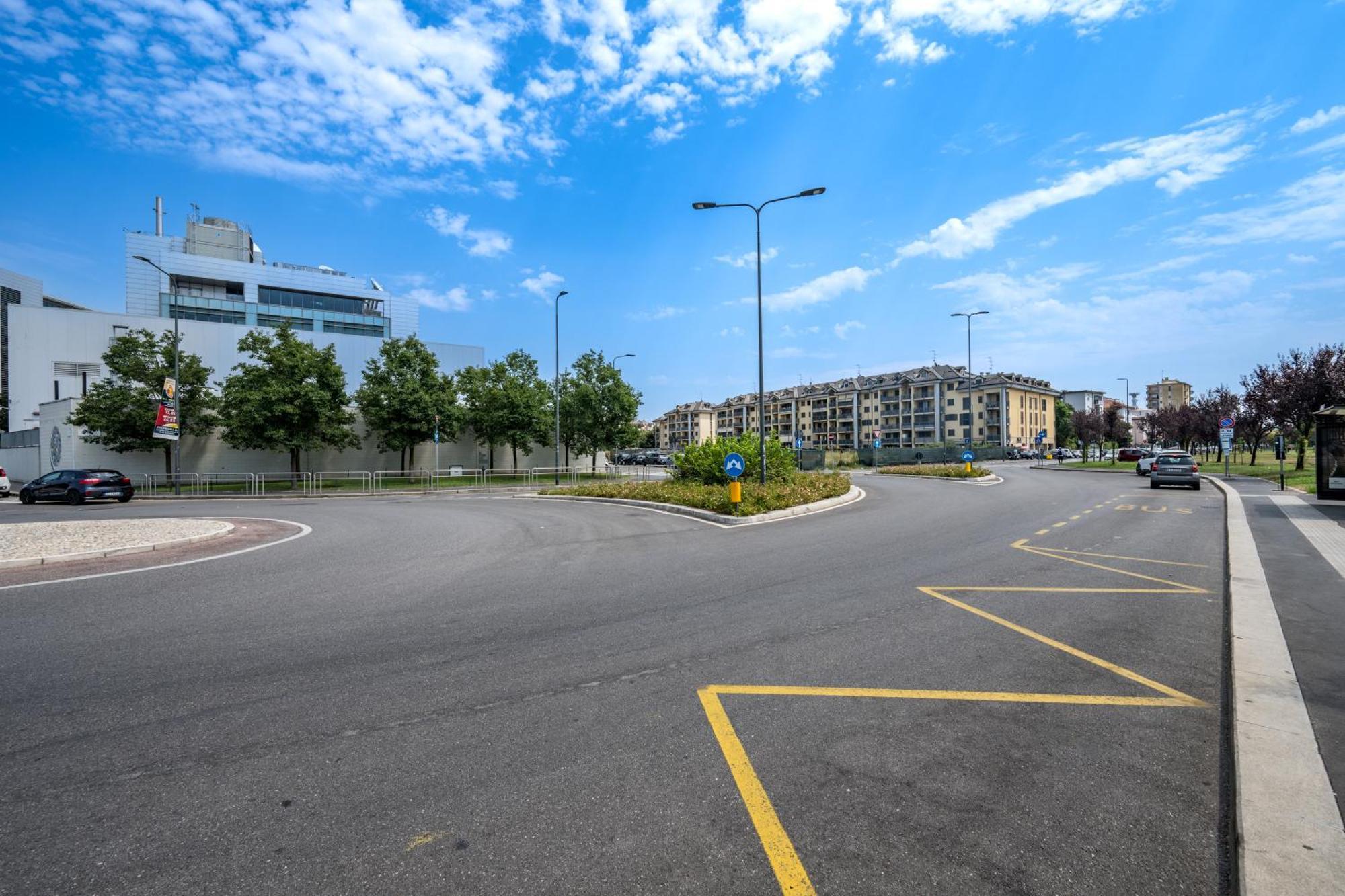 Cozy Suite Rogoredo Apartment Next To The Metro And Train Station Милано Екстериор снимка
