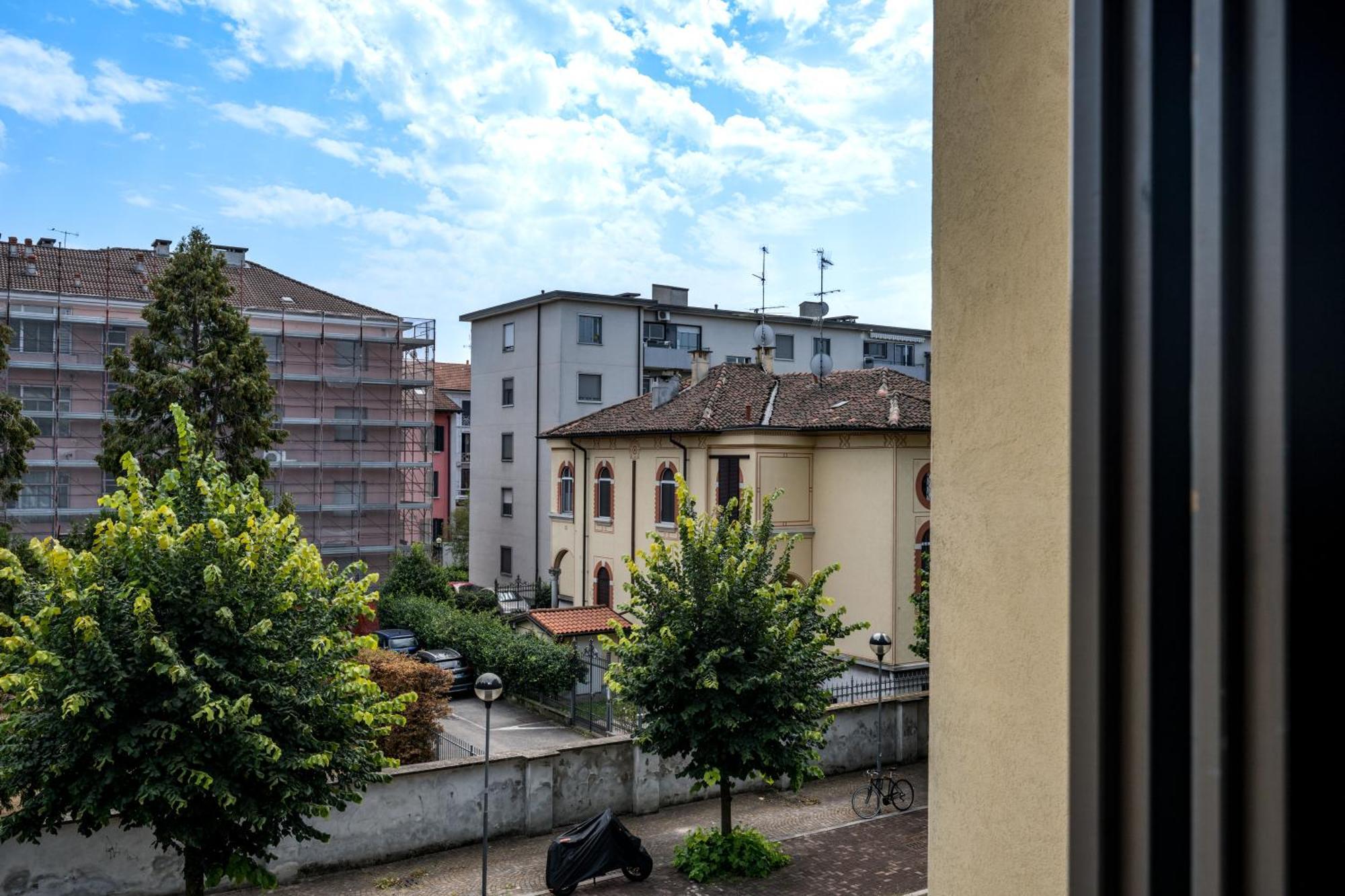 Cozy Suite Rogoredo Apartment Next To The Metro And Train Station Милано Екстериор снимка