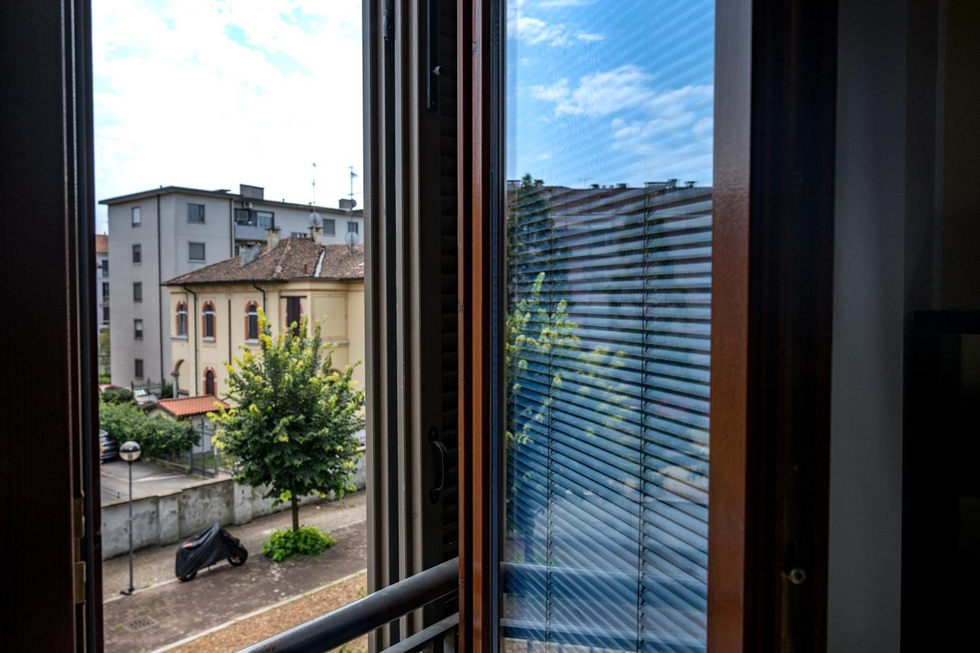 Cozy Suite Rogoredo Apartment Next To The Metro And Train Station Милано Екстериор снимка