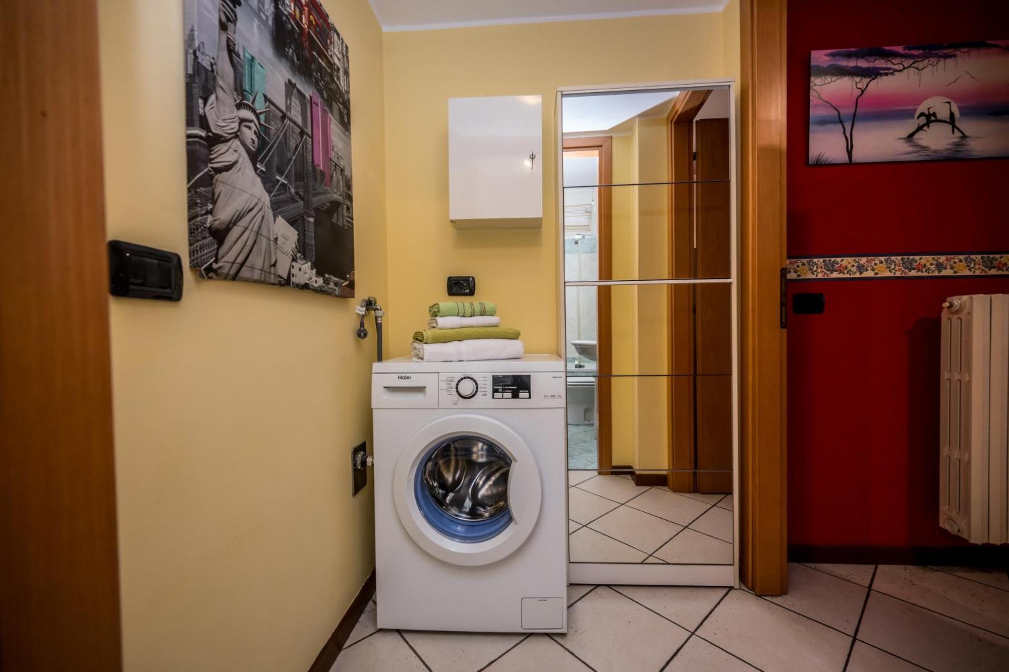 Cozy Suite Rogoredo Apartment Next To The Metro And Train Station Милано Екстериор снимка