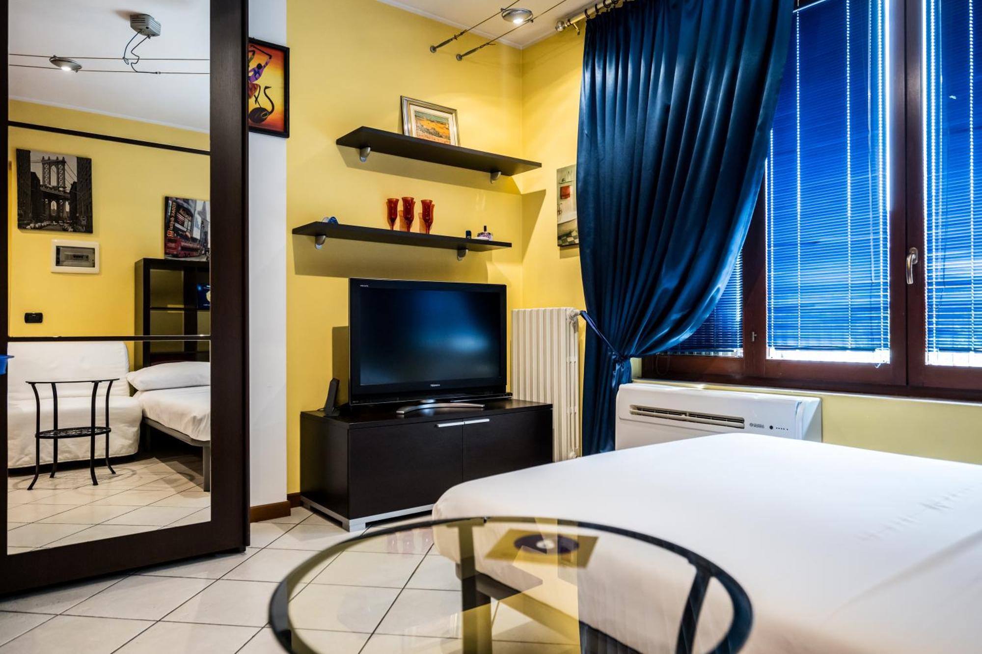 Cozy Suite Rogoredo Apartment Next To The Metro And Train Station Милано Екстериор снимка