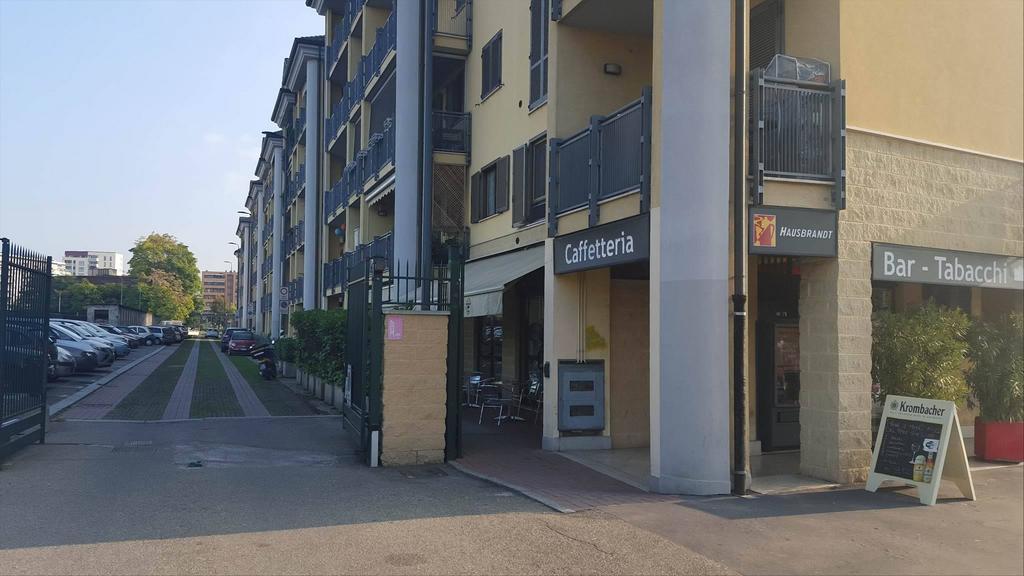 Cozy Suite Rogoredo Apartment Next To The Metro And Train Station Милано Екстериор снимка